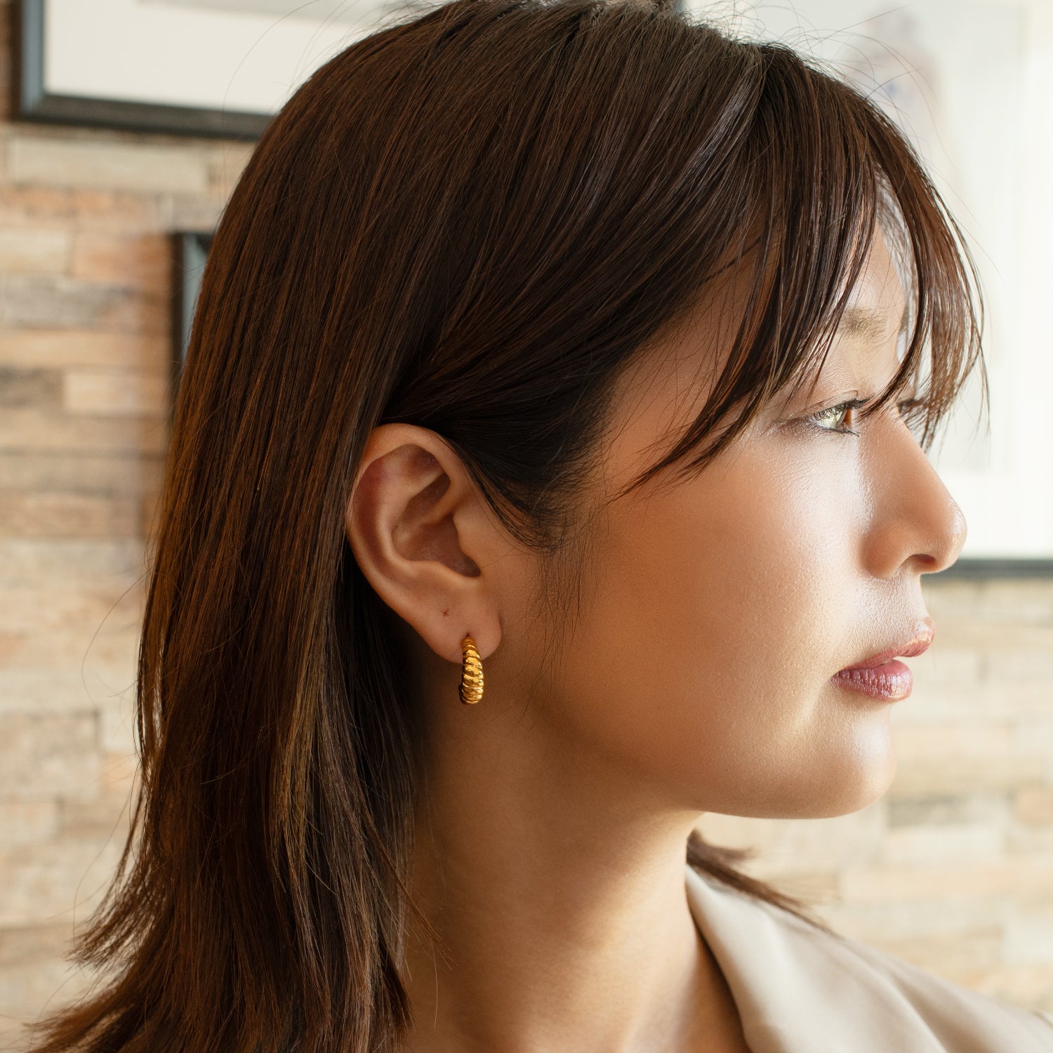 C-shaped earrings, crescent, gold
