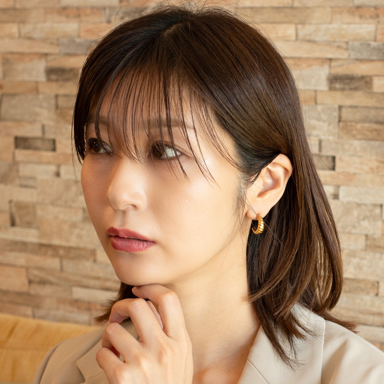 C-shaped earrings, crescent, gold